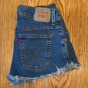 Vintage Levi 550 cut off jean shorts
